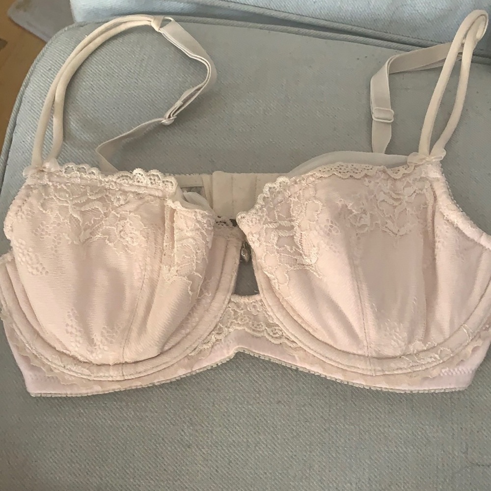Jezebel bra-like new